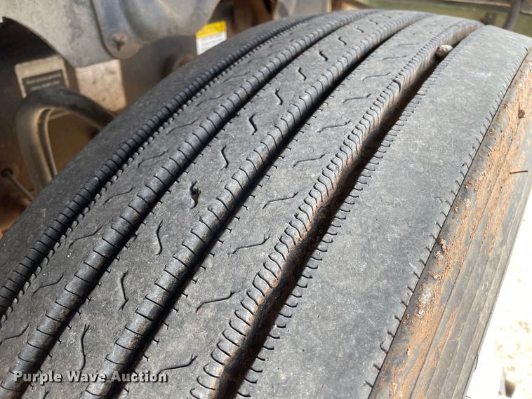 image for item DN4521 2015 Mack CHU613  semi truck