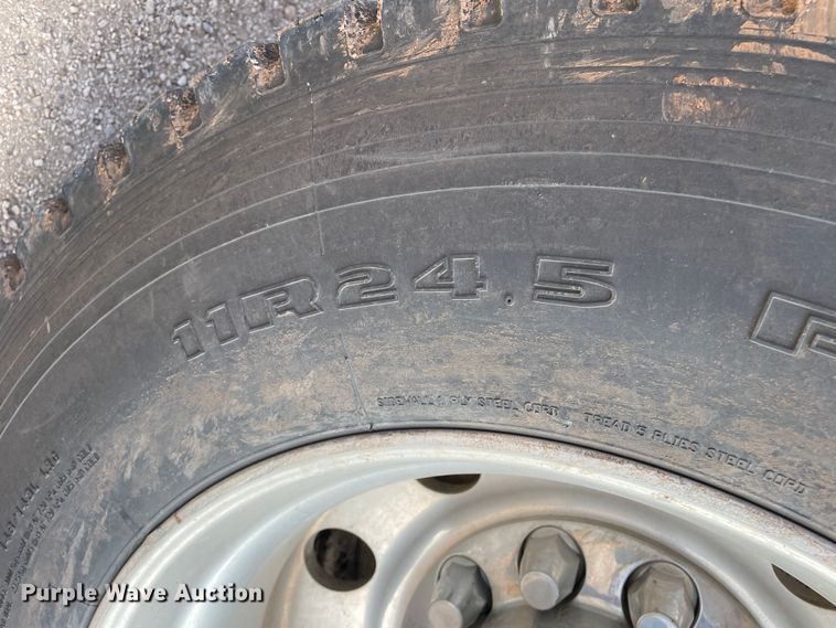 image for item DN4521 2015 Mack CHU613  semi truck