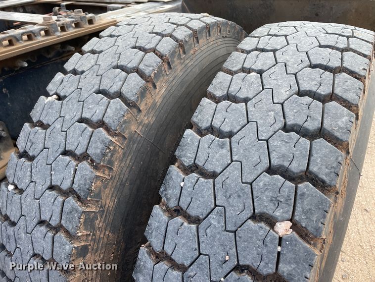 image for item DN4521 2015 Mack CHU613  semi truck