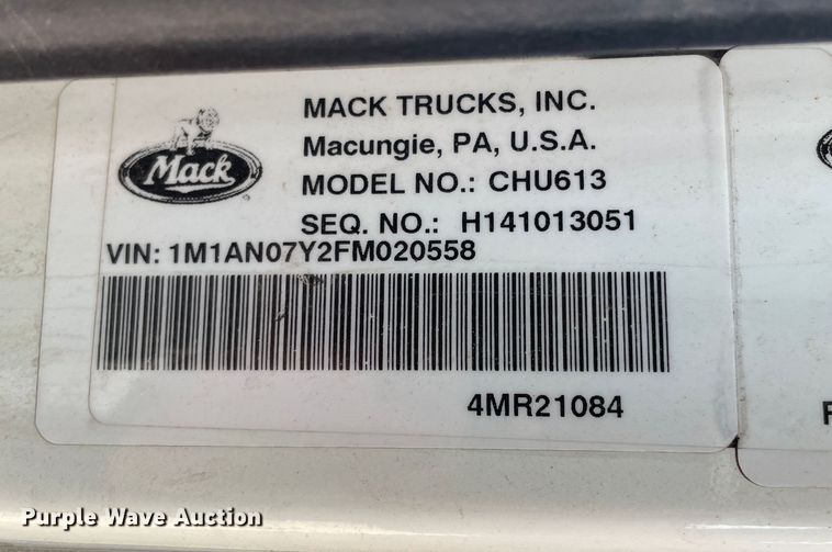image for item DN4521 2015 Mack CHU613  semi truck