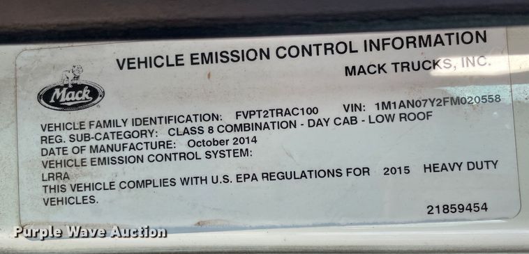 image for item DN4521 2015 Mack CHU613  semi truck