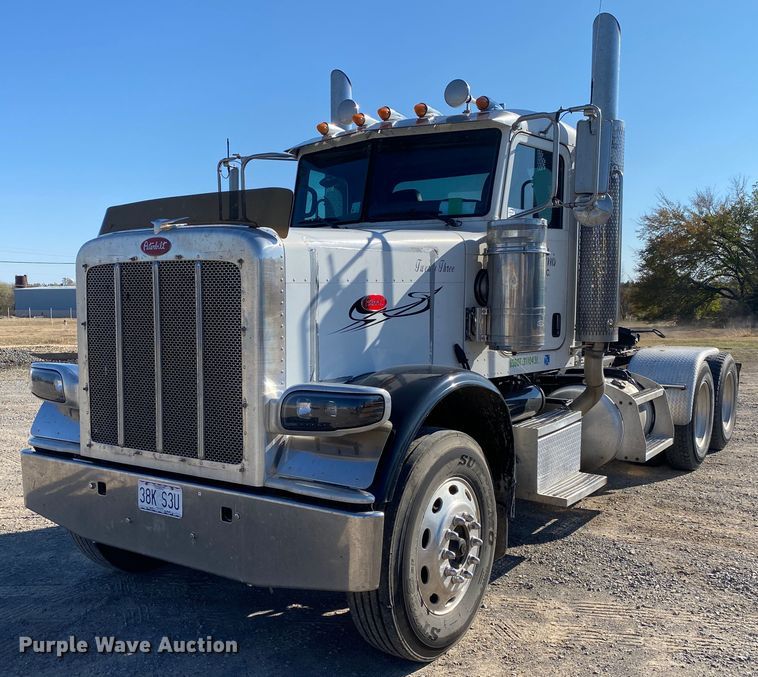 image for item DN8062 2008 Peterbilt 388  semi truck