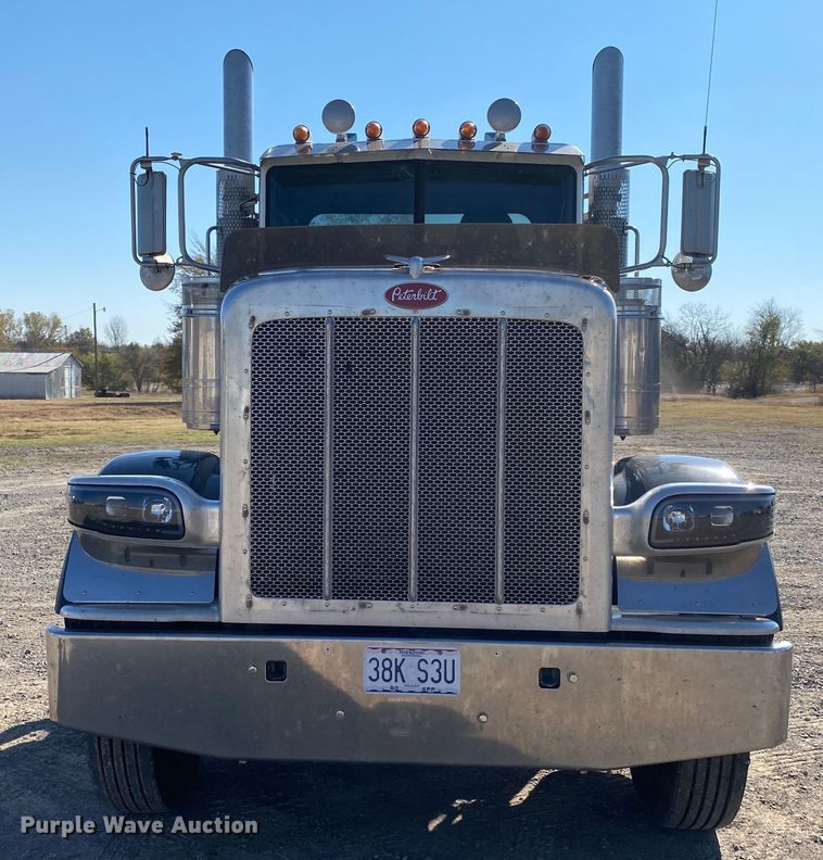 image for item DN8062 2008 Peterbilt 388  semi truck
