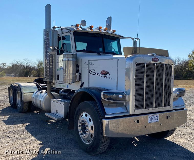 image for item DN8062 2008 Peterbilt 388  semi truck