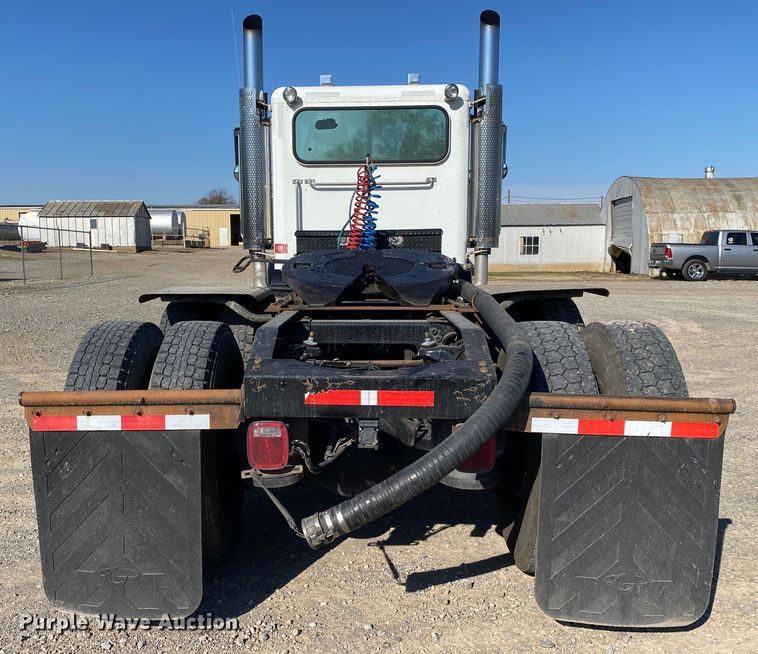 image for item DN8062 2008 Peterbilt 388  semi truck