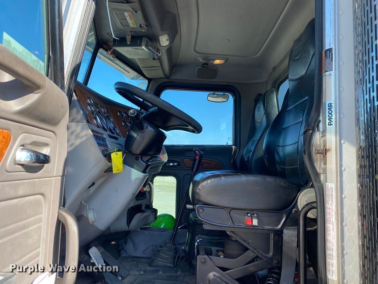 image for item DN8062 2008 Peterbilt 388  semi truck