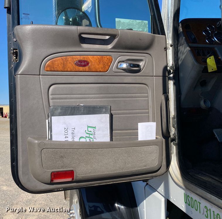 image for item DN8062 2008 Peterbilt 388  semi truck