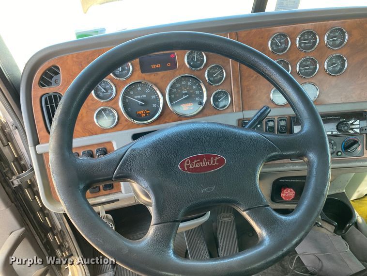 image for item DN8062 2008 Peterbilt 388  semi truck