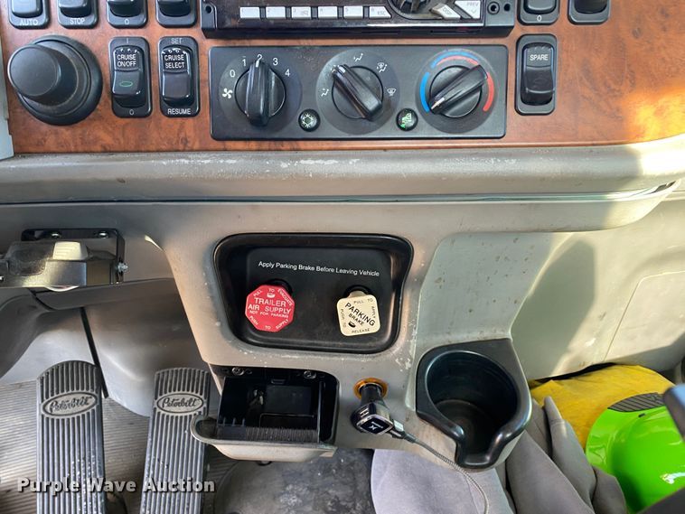 image for item DN8062 2008 Peterbilt 388  semi truck