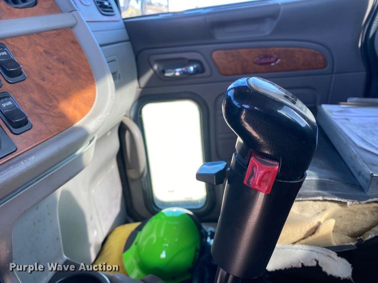 image for item DN8062 2008 Peterbilt 388  semi truck