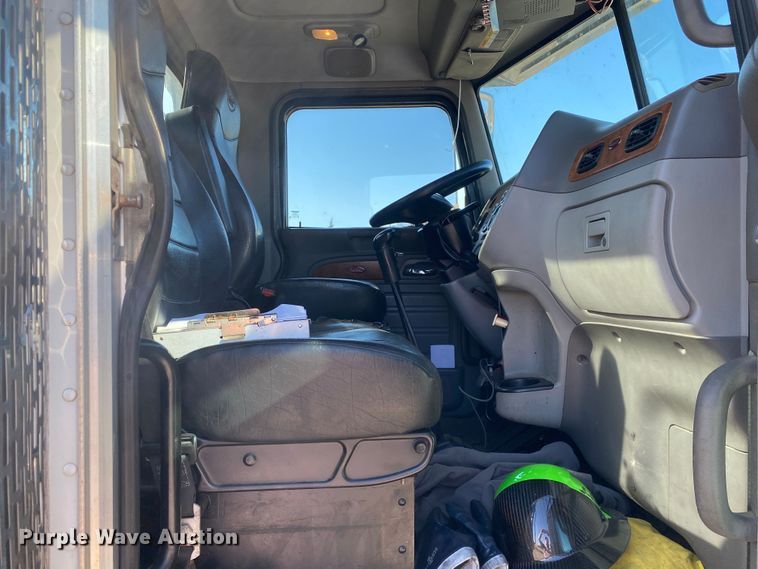 image for item DN8062 2008 Peterbilt 388  semi truck