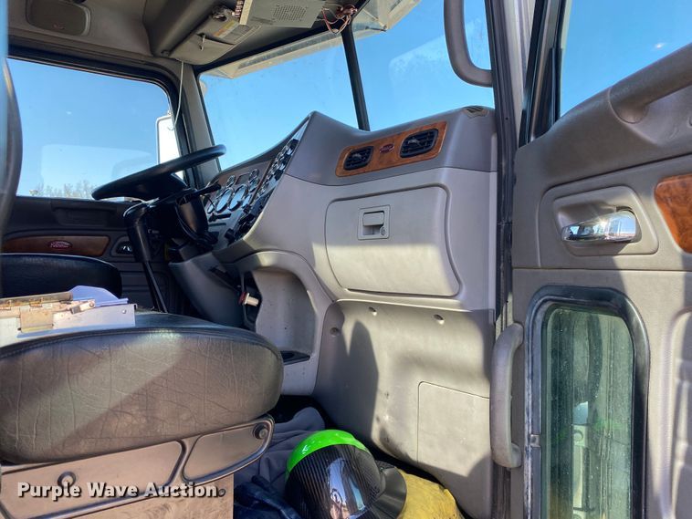 image for item DN8062 2008 Peterbilt 388  semi truck