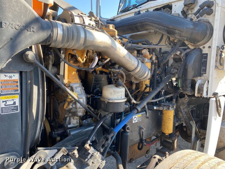 image for item DN8062 2008 Peterbilt 388  semi truck