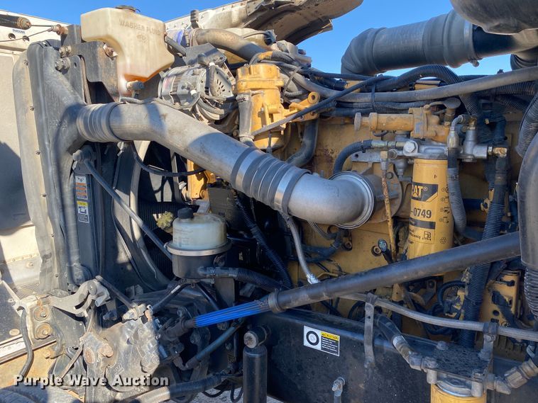 image for item DN8062 2008 Peterbilt 388  semi truck