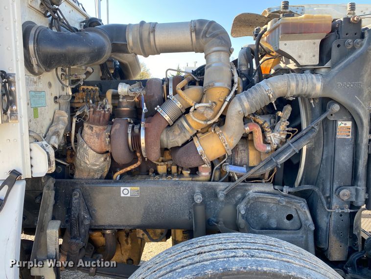 image for item DN8062 2008 Peterbilt 388  semi truck