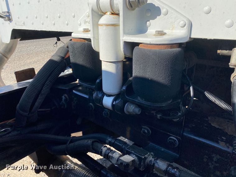 image for item DN8062 2008 Peterbilt 388  semi truck