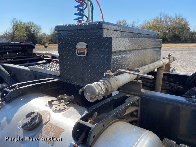 image for item DN8062 2008 Peterbilt 388  semi truck