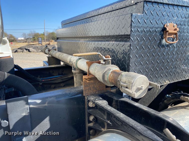 image for item DN8062 2008 Peterbilt 388  semi truck