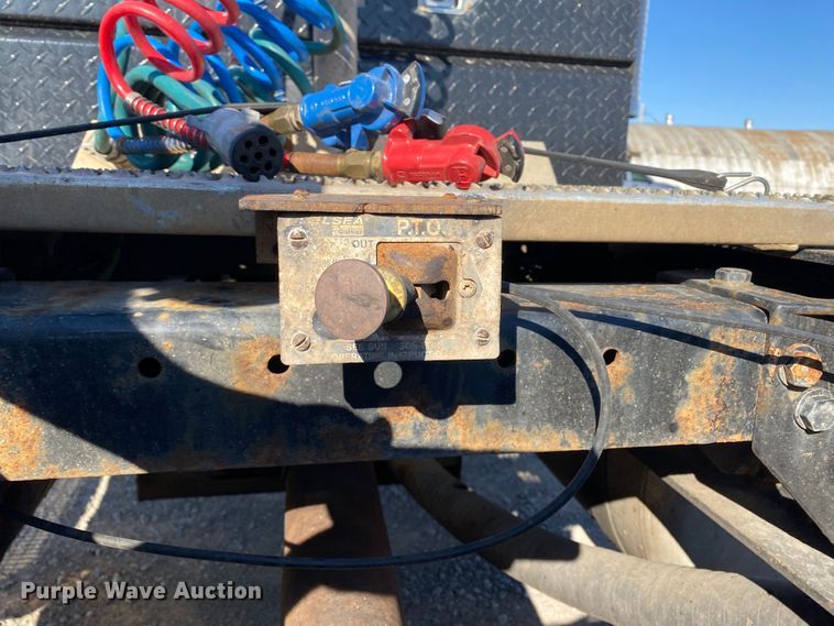 image for item DN8062 2008 Peterbilt 388  semi truck