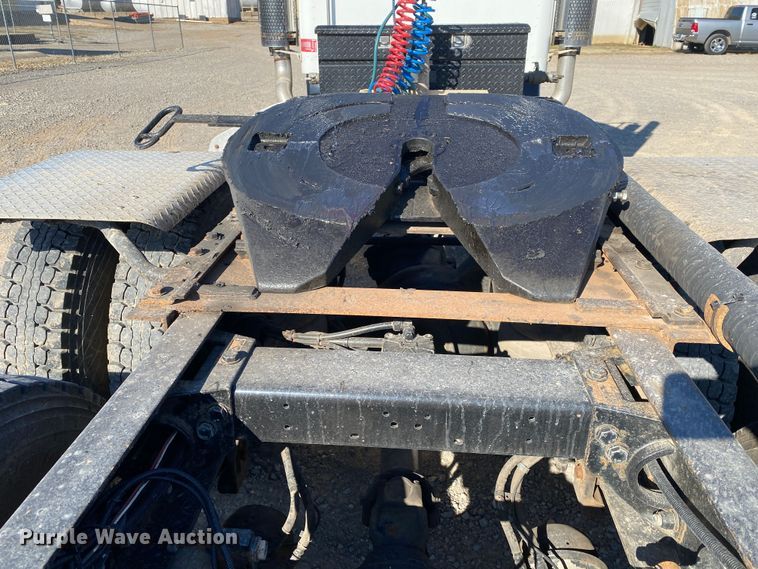 image for item DN8062 2008 Peterbilt 388  semi truck