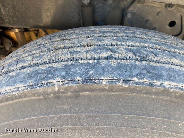 image for item DN8062 2008 Peterbilt 388  semi truck