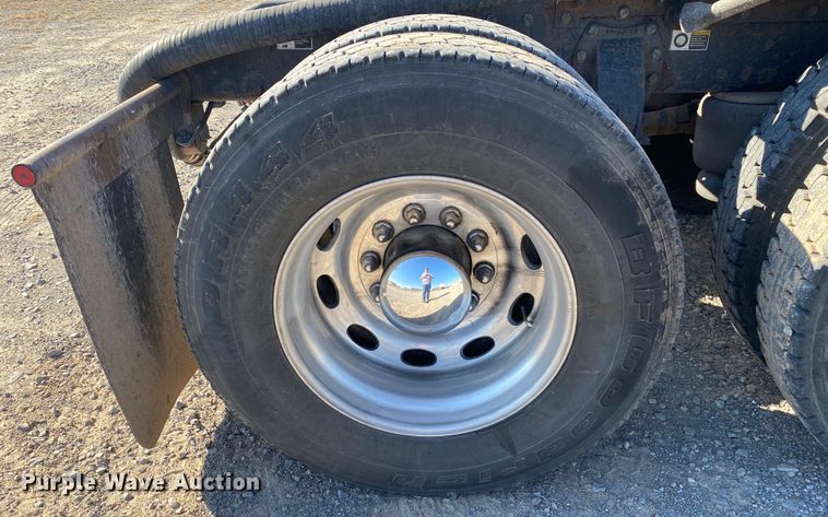 image for item DN8062 2008 Peterbilt 388  semi truck