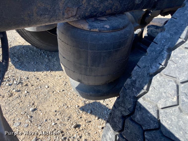 image for item DN8062 2008 Peterbilt 388  semi truck