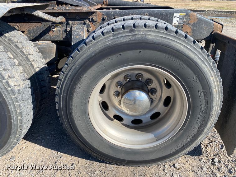 image for item DN8062 2008 Peterbilt 388  semi truck