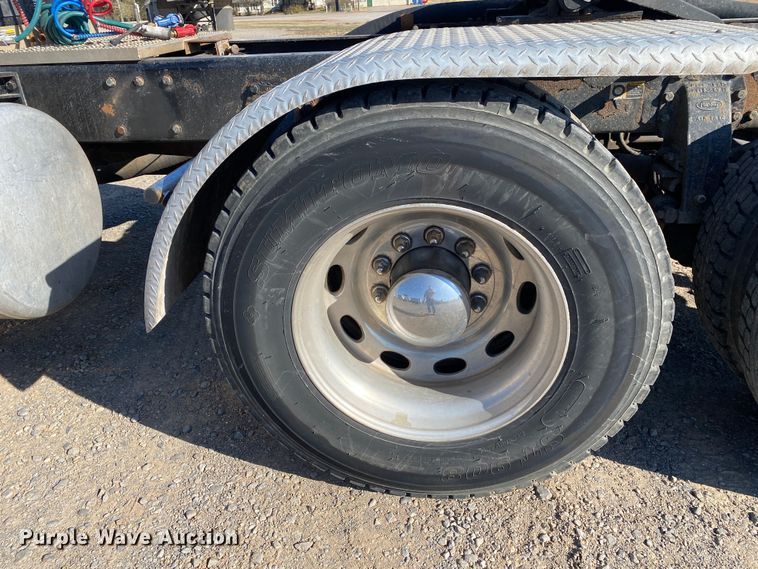 image for item DN8062 2008 Peterbilt 388  semi truck