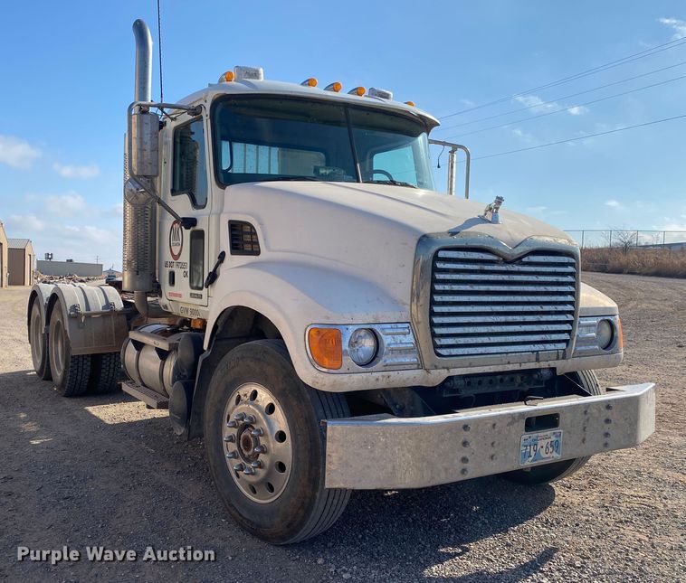 image for item DN8074 2007 Mack Granite  semi truck