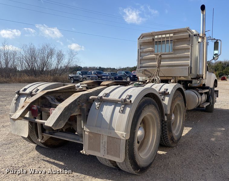 image for item DN8074 2007 Mack Granite  semi truck