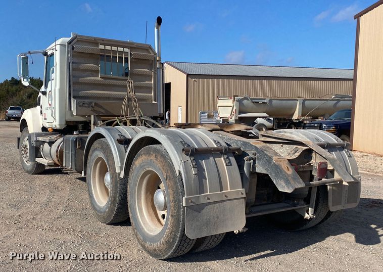 image for item DN8074 2007 Mack Granite  semi truck