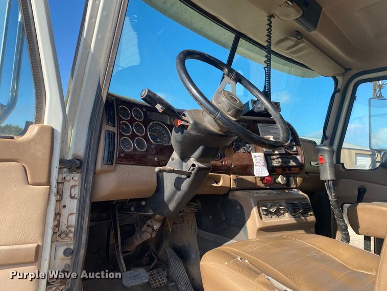 image for item DN8074 2007 Mack Granite  semi truck