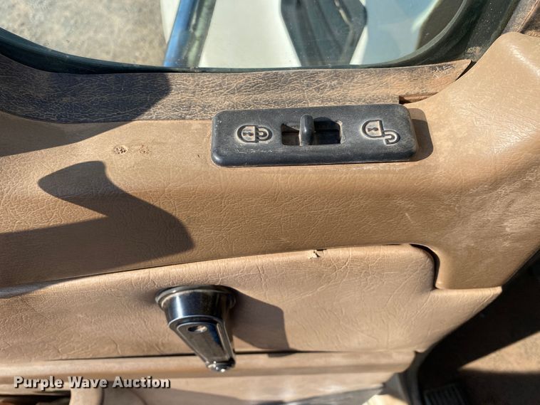 image for item DN8074 2007 Mack Granite  semi truck