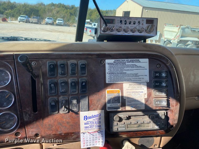 image for item DN8074 2007 Mack Granite  semi truck