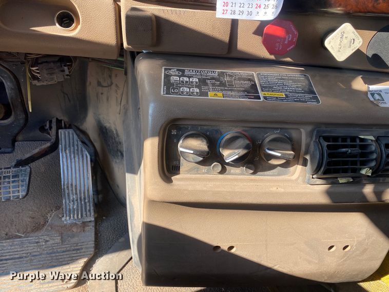 image for item DN8074 2007 Mack Granite  semi truck