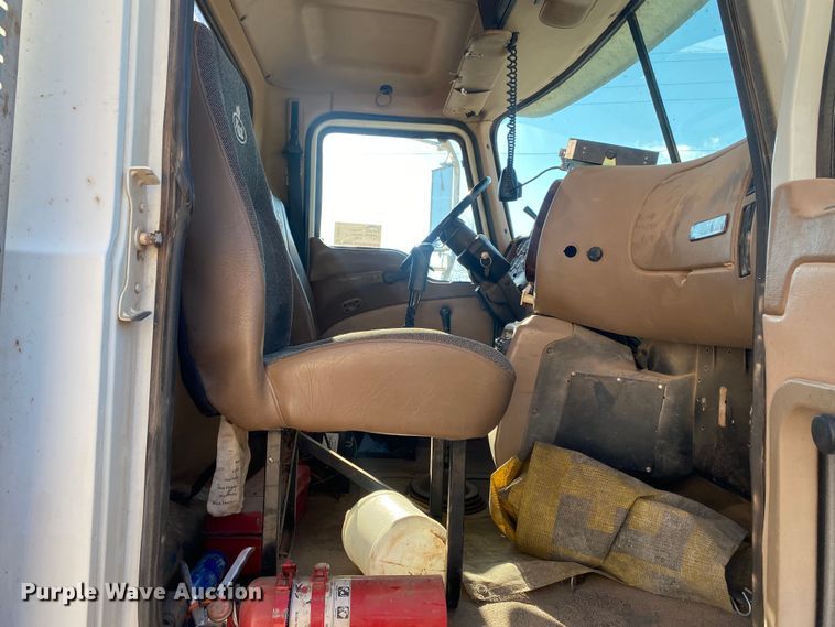 image for item DN8074 2007 Mack Granite  semi truck