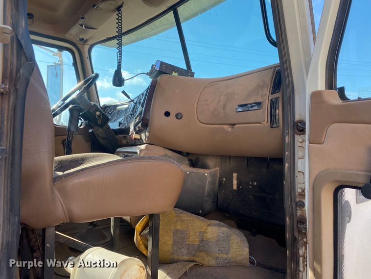 image for item DN8074 2007 Mack Granite  semi truck