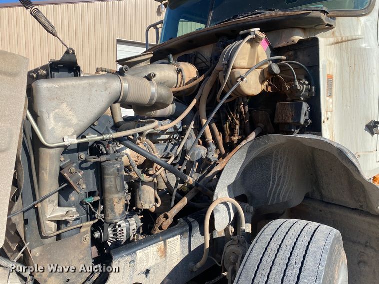 image for item DN8074 2007 Mack Granite  semi truck