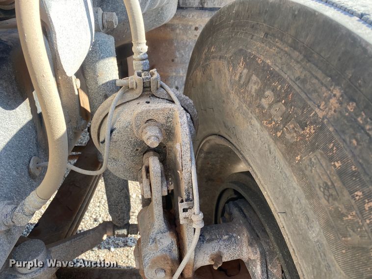 image for item DN8074 2007 Mack Granite  semi truck