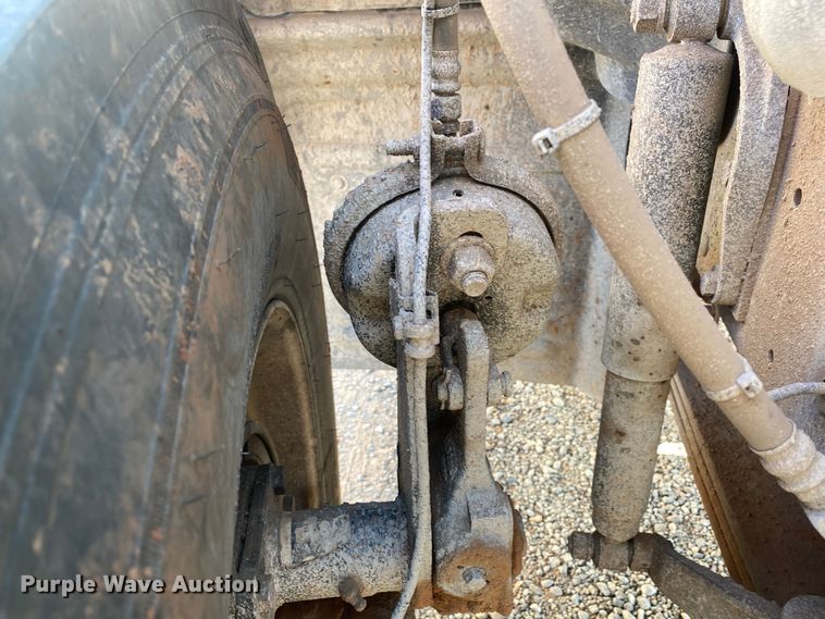 image for item DN8074 2007 Mack Granite  semi truck