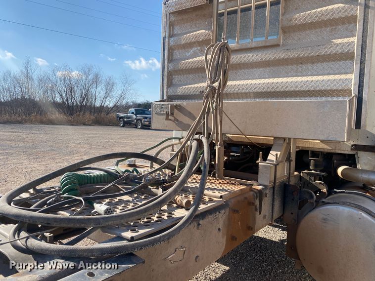 image for item DN8074 2007 Mack Granite  semi truck