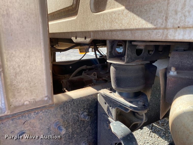 image for item DN8074 2007 Mack Granite  semi truck