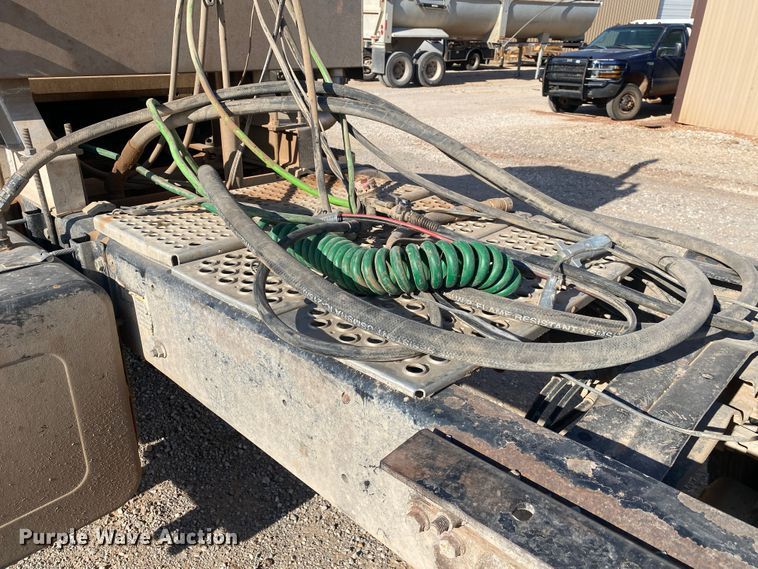 image for item DN8074 2007 Mack Granite  semi truck