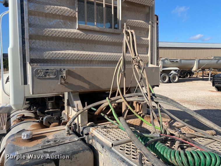 image for item DN8074 2007 Mack Granite  semi truck