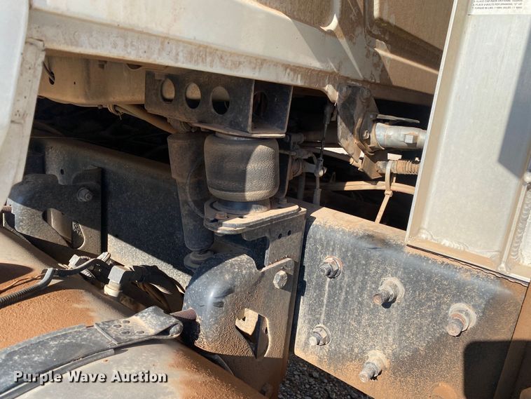 image for item DN8074 2007 Mack Granite  semi truck