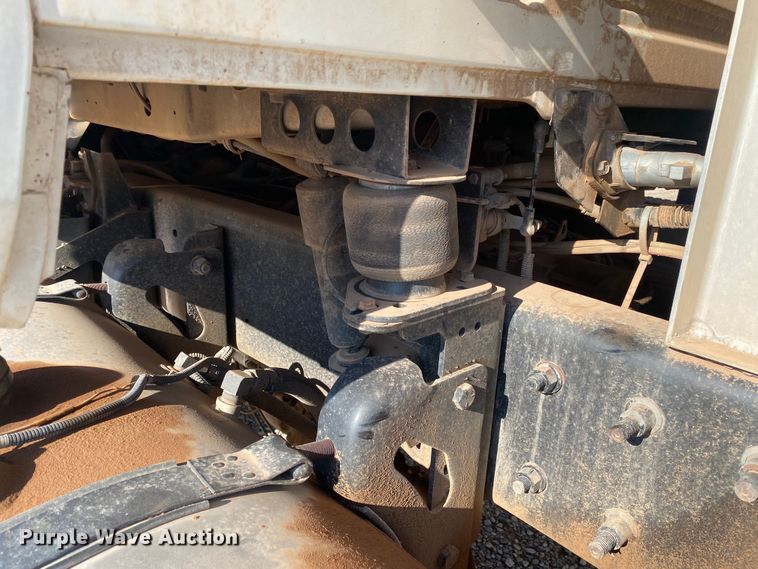 image for item DN8074 2007 Mack Granite  semi truck