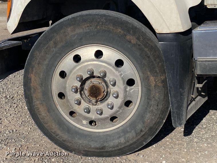 image for item DN8074 2007 Mack Granite  semi truck