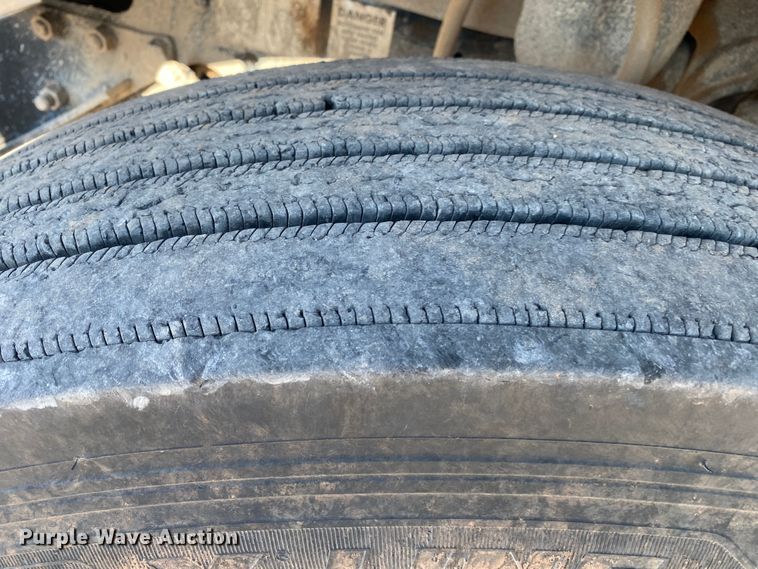 image for item DN8074 2007 Mack Granite  semi truck