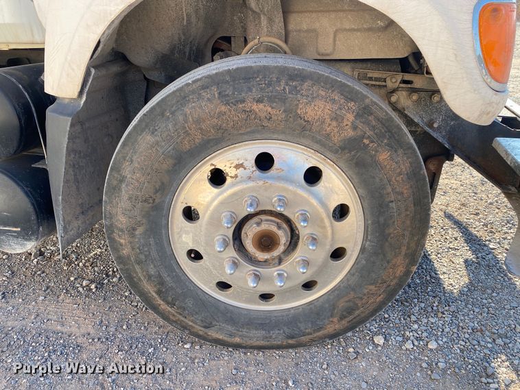 image for item DN8074 2007 Mack Granite  semi truck